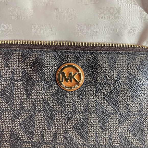 Michael Kors Women’s Small Clutch/Bag - Picture 4 of 17